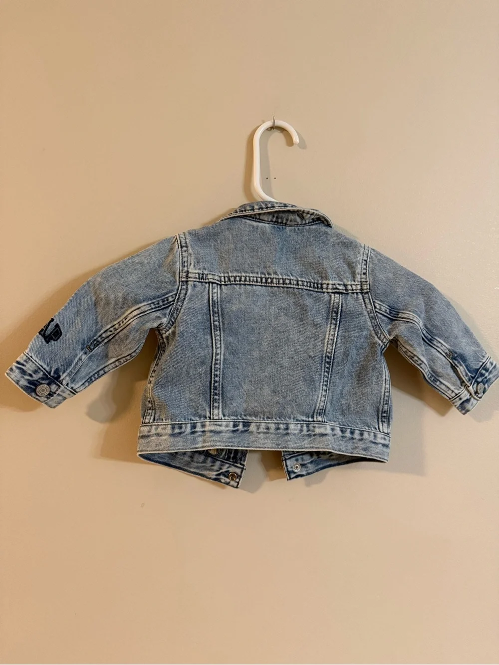 Baby Gap LightWash Denim Jacket - Winnie the Pooh 6-12 months